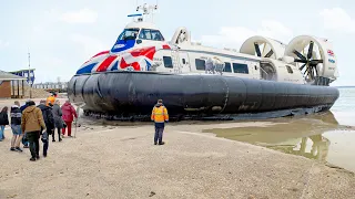 Genius Way British Operate Passenger Hovercraft on Water