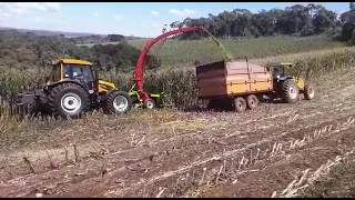 valtra série A com colhedora Frontal