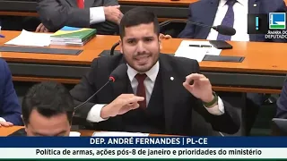 Deputado André Fernandes questiona Flávio Dino, que ironiza “não quebre o microfone, por favor”