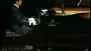 ROBERTO GIORDANO plays Chopin's Walzer in a minor