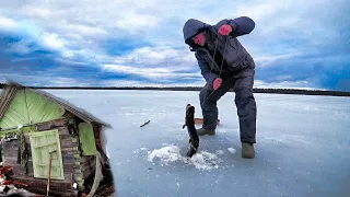 🏕 ПОЕЗДКА  В ЛЕС НА ИЗБУ/ ЗИМНЯЯ РЫБАЛКА / ЩУКА НА ЖЕРЛИЦЫ