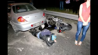 В ЧЕЧНЕ Байкер врезался в машину.