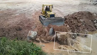 Amazing Landfill Skill Of Komatsu Dozers And Dump Trucks Cooperated Filling With Stone Mixed Soil