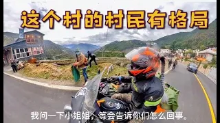 049集 .妹子单人摩旅滇藏线，路上发现一群行为奇怪的人，他们在干嘛？