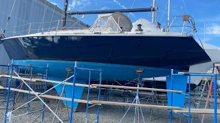 Masking off and painting a Erickson 38 with Awlcraft 2000 FlagBlue￼