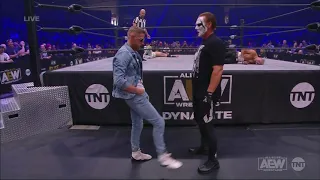 Sloth Style meets the Stinger ringside.