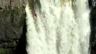 번역 Tyler Bradt Highest waterfall in a kayak 189ft World Record bigger than Niagara!