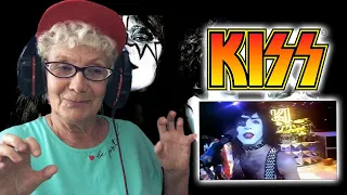 Kiss - I Was Made For Lovin' You РЕАКЦИЯ БАБУШКИ ХЕЙТЕР | REACTION GRANDMA HATER