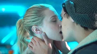 Betty and Jughead - "You've taken my heart by storm" (+2x02)