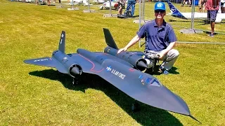 AMAZING BLACKBIRD SR-71 GIANT RC SCALE 1:8 MODEL TURBINE JET FLIGHT DEMONSTRATION