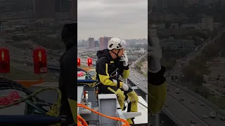 Настрой перед виской #отдых #высота #промальп #work #альпинизм #ropeaccess #2023