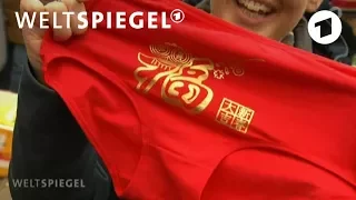 Warum tragen die Chinesen rote Unterhosen? | Weltspiegel