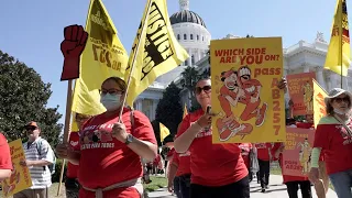 California fast food workers to get $20 minimum wage under new deal