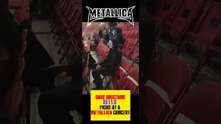 Dave Mustaine "DEALING" in a Metallica concert?