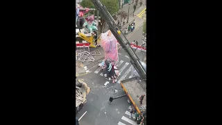 FALLAS VALENCIA 2023 - Falla Sueca-Literato Azorín plantà con montaje en directo