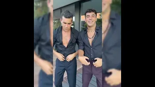 Mario Casas baila una sexy Bachata junto a su hermano menor!!😍😍