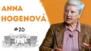 ANNA HOGENOVÁ - Schováváme se v průměru a šedi, chybí nám něco tak jednoduchého… | Stůl pro tři