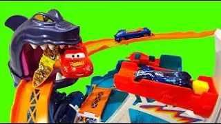 Hot Wheels SharkBite Bay Electronic Attack Theme Park Playset Review with 12 Fishy Phrases!