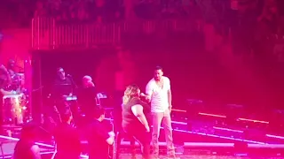 Romeo Santos  seduce a una fan Atlanta GA PHILLIPS ARENA