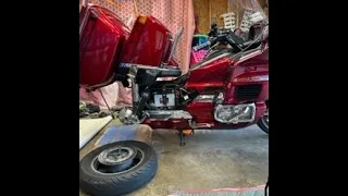 HONDA GOLDWING GL1500 REAR WHEEL REMOVAL