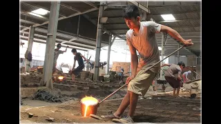 Discover inside manual metal foundry in Southeast Asia | Classic metal casting