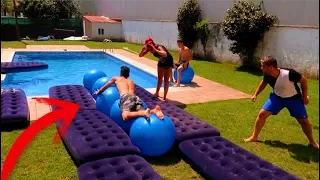 TOBOGAN GIGANTE EN LA PISCINA!! RETOS DE PISCINA CON LA NEW LEVEL!