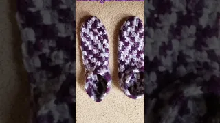 Crochet House Slippers IG crochet_by_me_liza_lee #crochet #handmade #yarn #giftidea #slippers #socks