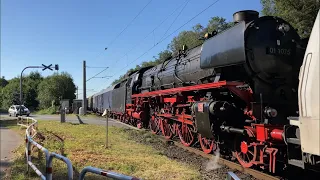 Ssn 01 1075 en andere treinen komen door Elten