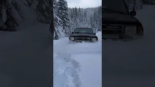 Toyota 4Runner breaking trail snow wheelin