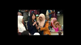 Beautiful Girl Accepting Islam in Front of Public Japan - Dr Zakir Naik