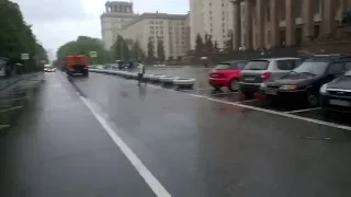Только в России дороги могут поливать во время дождя...