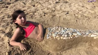 Русалку выбросило на берег Каспийского моря(Эмилия)/Mermaid thrown to the shore of the Caspian Sea