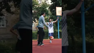 Задроты проходили мимо Баскетболистов и показали им ШОУ | Nerds Basketball Prank