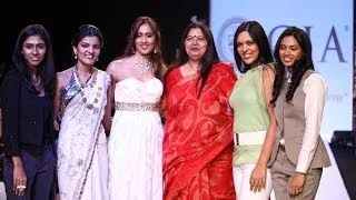 GIA budding designers at IIJW 2013 on DAY 2