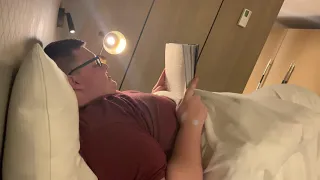 Boombl4 читает Zeus’a книгу  часть 2 😎😂