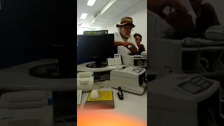 Idoso sendo humilhado em Banco do Brasil