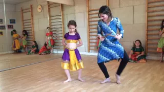 Extrait cours de danse indienne Bharata-Natyam avec Margaux Lecolier - Ta ki te - Padma Studio