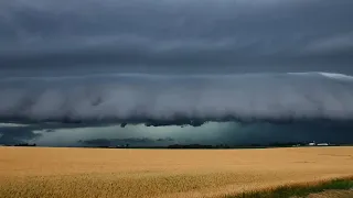 Squall Line with Epic Structure, Strong Winds, Frequent Lightning - Darlington, WI - 7/5/22