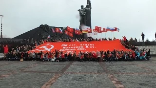 В ДНР развернули самую масштабную копию Знамени Победы