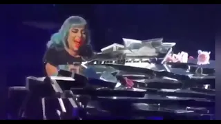 Lady Gaga STRUGGLING to sing SHALLOW live multiple times for 1:10 minutes