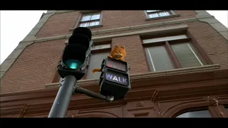 Garfield (2004) - crossing the street