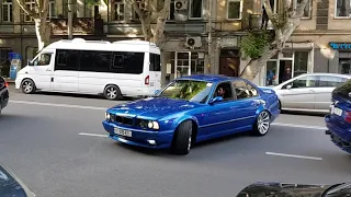BMW E34 540 4.6is blue