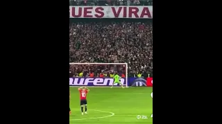 Emiliano Martinez chambre les lillois après qu’il est arrêté le penalty de André 🤫 #martinez #lille