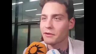 DOUWE BOB AANKOMST OP SCHIPHOL!