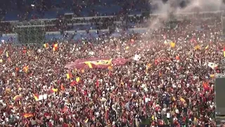 Roma-Feyenoord 1-0 all'Olimpico: la partita e poi la festa per il trionfo dei ragazzi di Mourinho