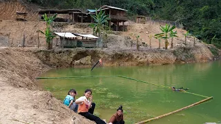 Making Bamboo Frames to Raise Fish and Take Care of Pets | Family Farm