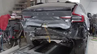 Конкретно прилетіло. Розтягнув зад Volvo C40