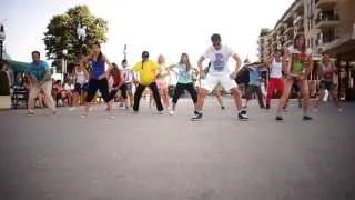 Танцевальный флешмоб под дабстеп в Болгарии школа Дракона