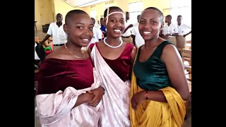 Abanyeshuri ba TTC Kabarore berekanye ukuntu ubukwe bukorwa mu Rwanda(Wedding in Rwanda).