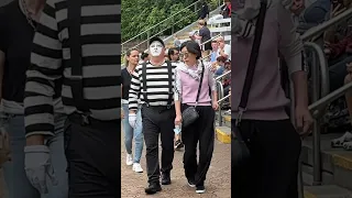 Cant miss the best reaction with Tom mime Seaworld! 😂🤣 #seaworldmime #funny #shorts